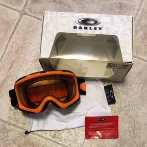 | OAKLEY | Women’s Ambush Goggles
